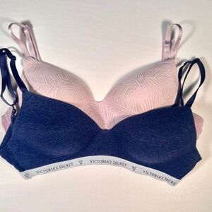2 Victoria’s Secret Wireless Bras 36C